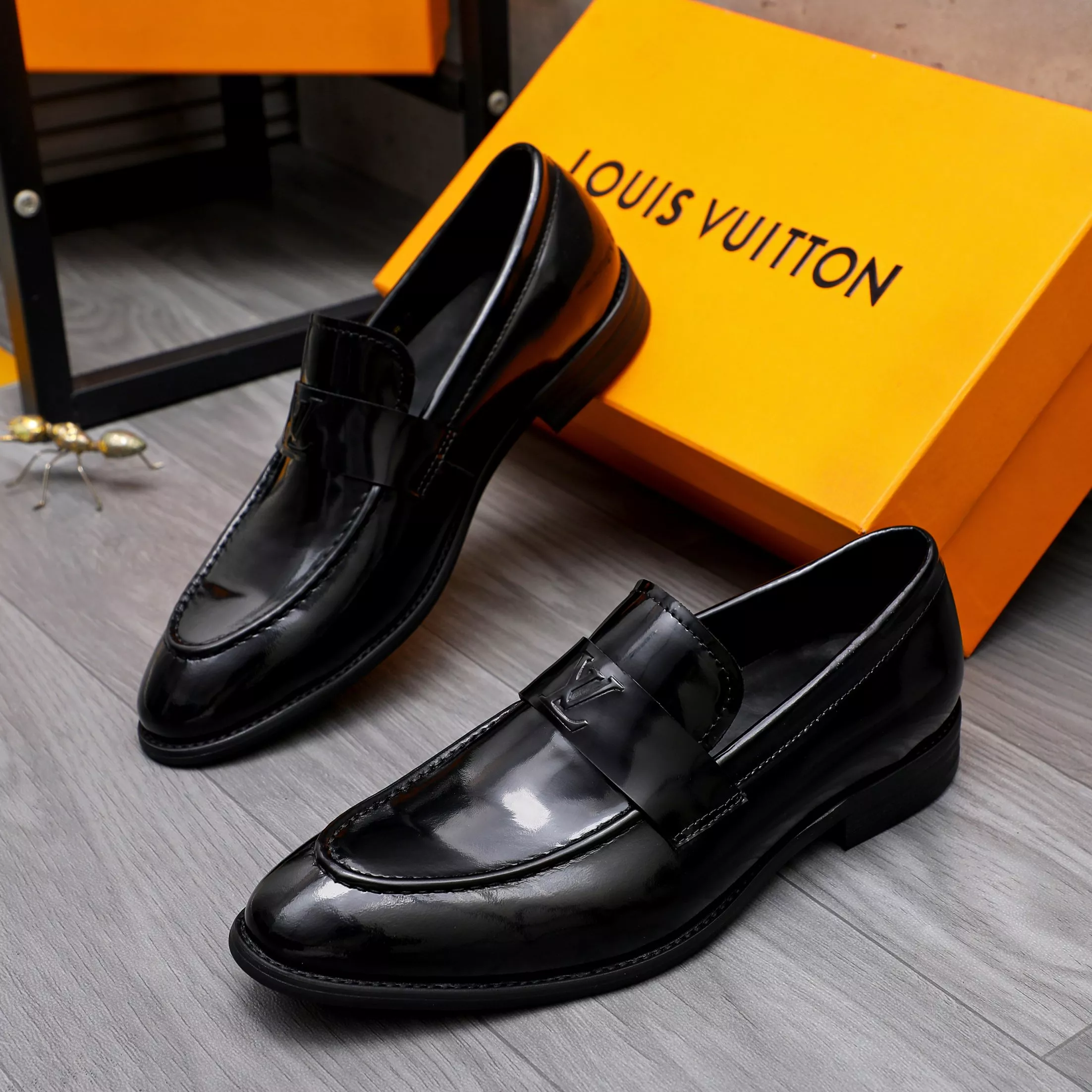 Bright 8624 Louis Vuitton LV Oxfords Shoes For Men