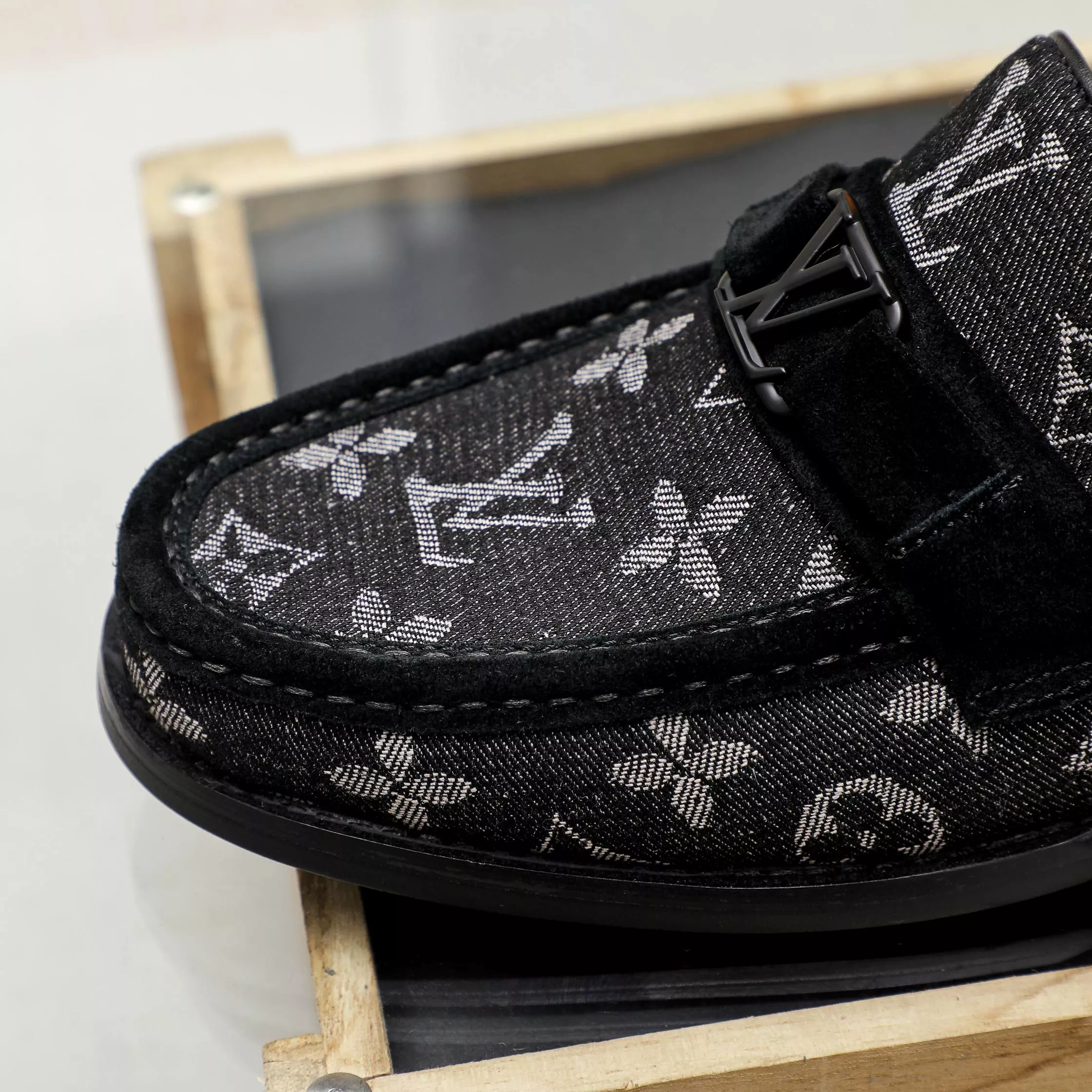 Bright 8772 Louis Vuitton LV Oxfords Shoes For Men