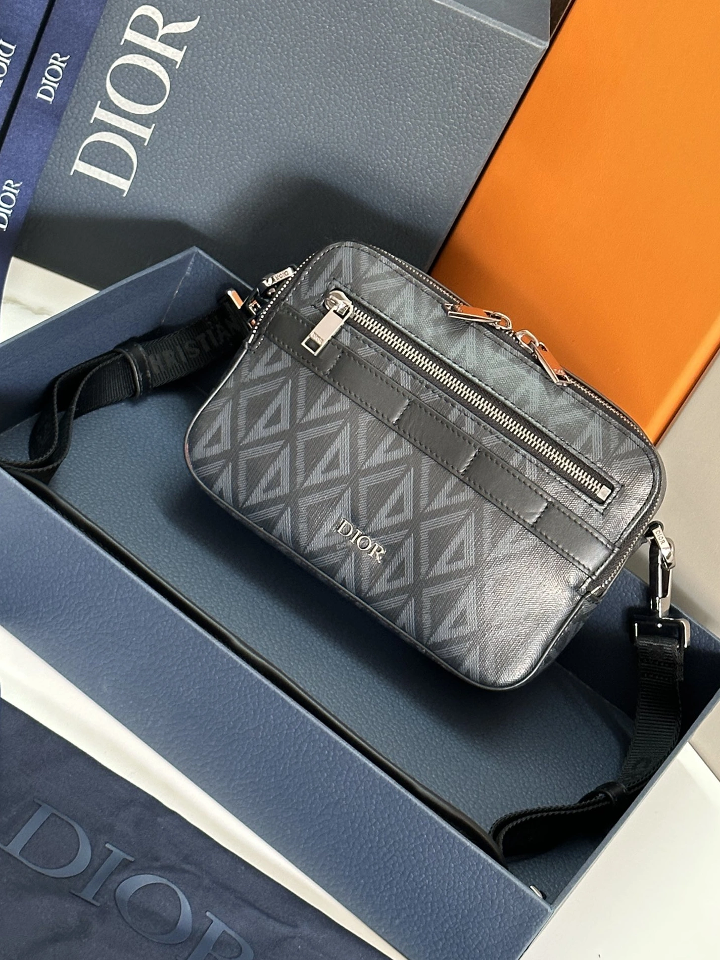 Bright 8816 Christian Dior AAA Man Messenger Bags