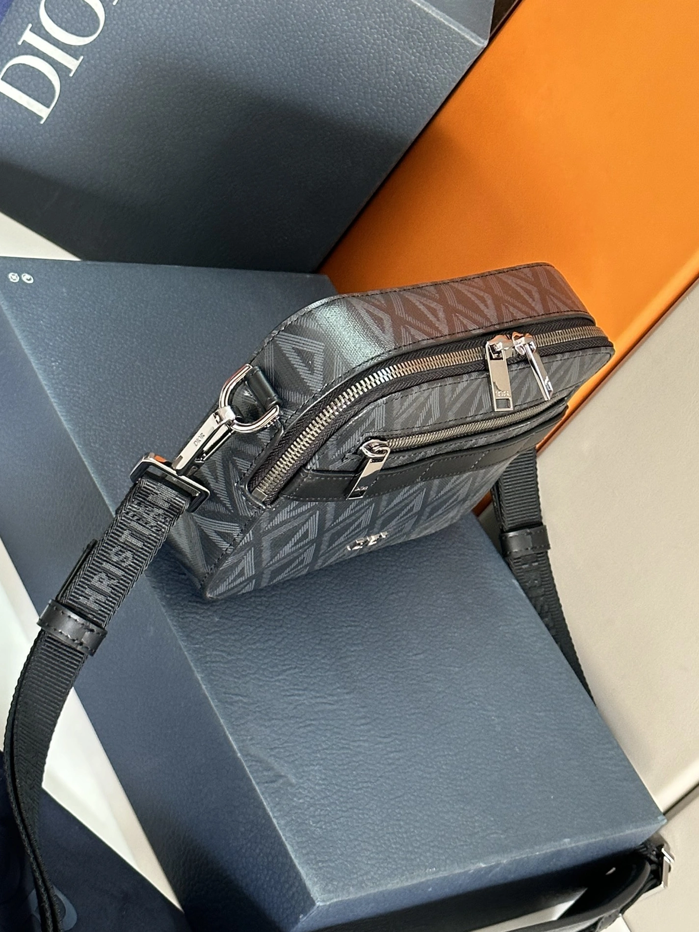 Bright 8816 Christian Dior AAA Man Messenger Bags