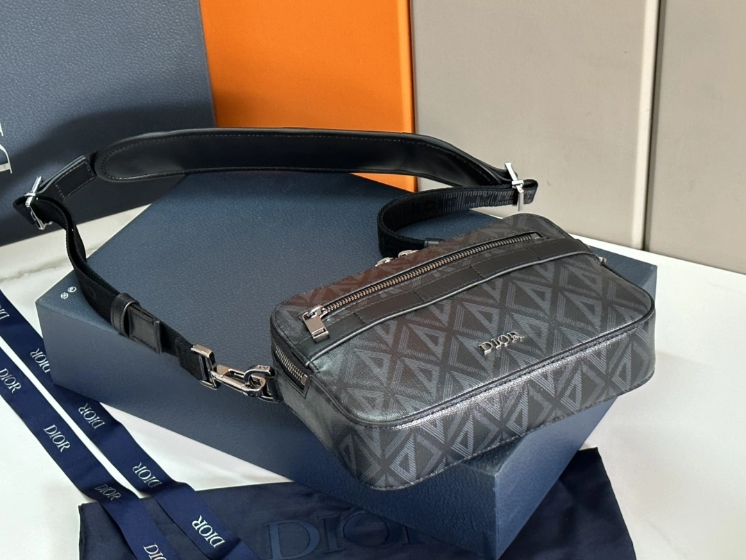Bright 8816 Christian Dior AAA Man Messenger Bags