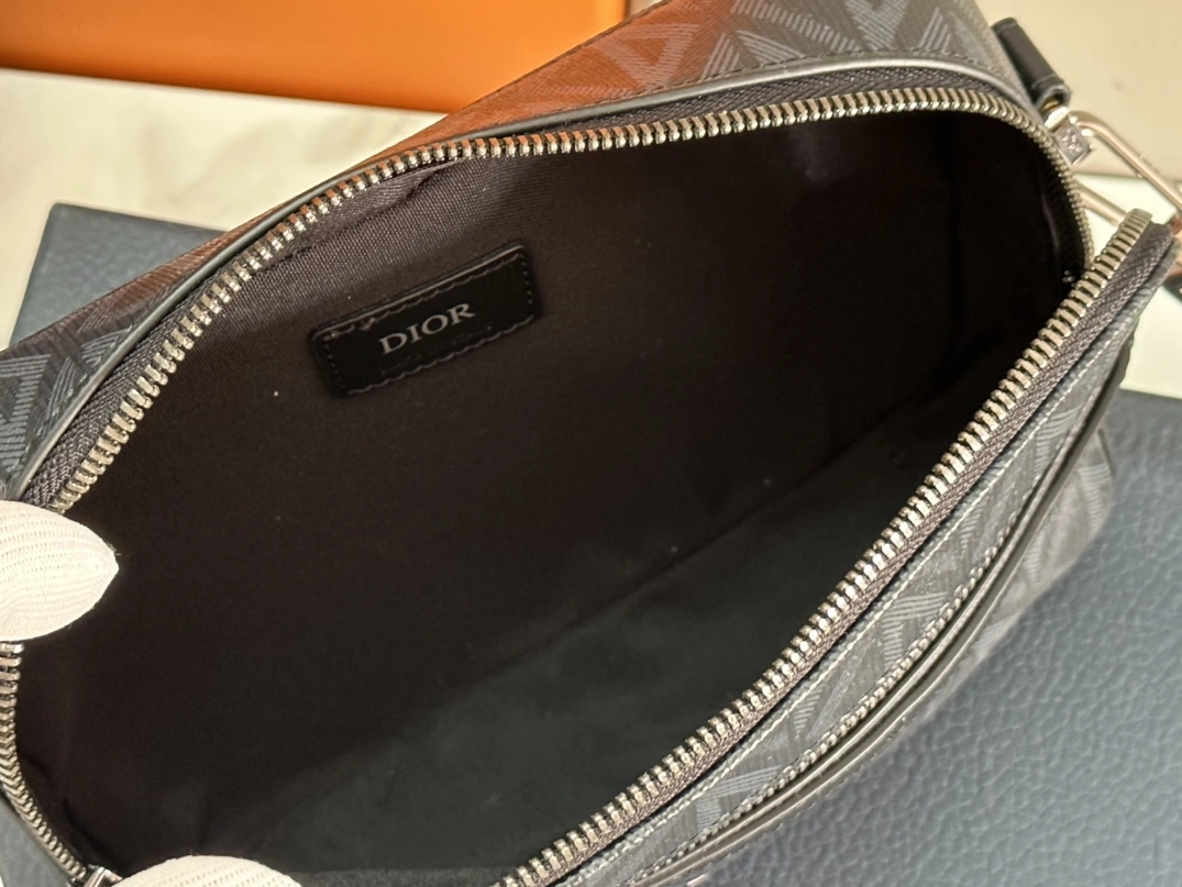 Bright 8816 Christian Dior AAA Man Messenger Bags