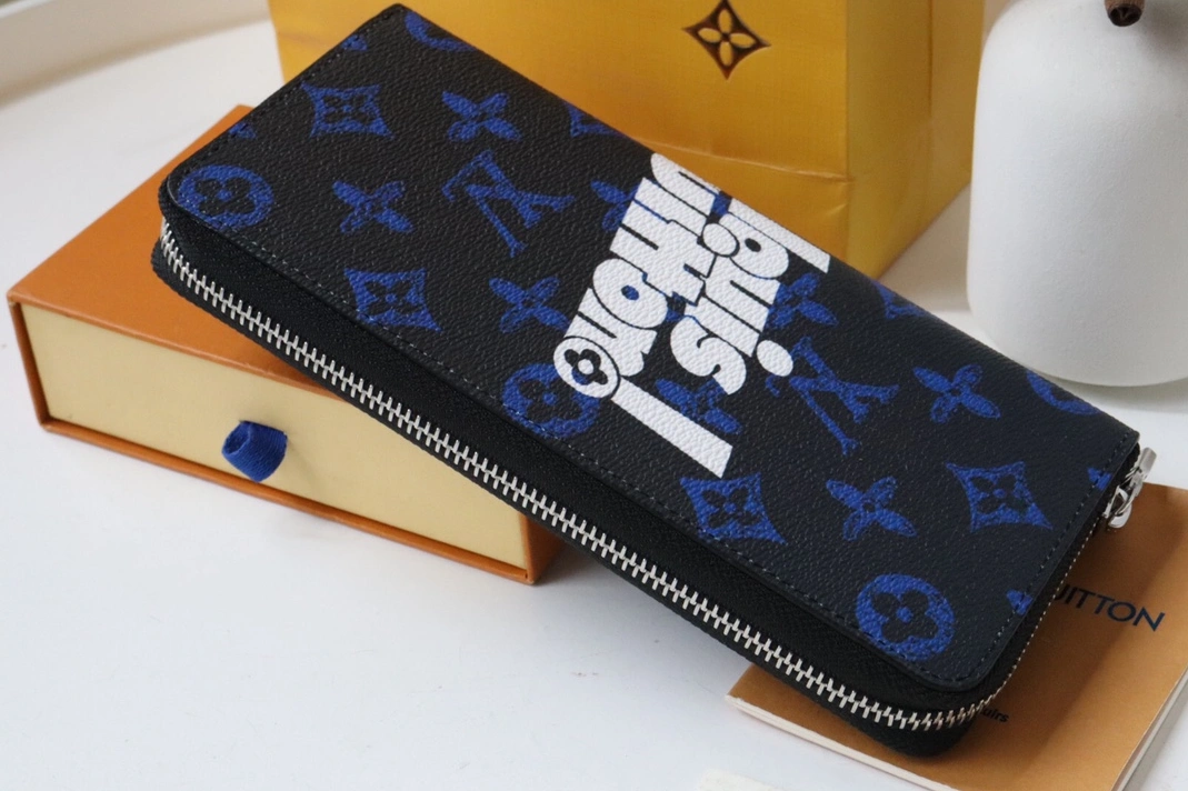 Bright 9038 Louis Vuitton AAA Quality Wallets