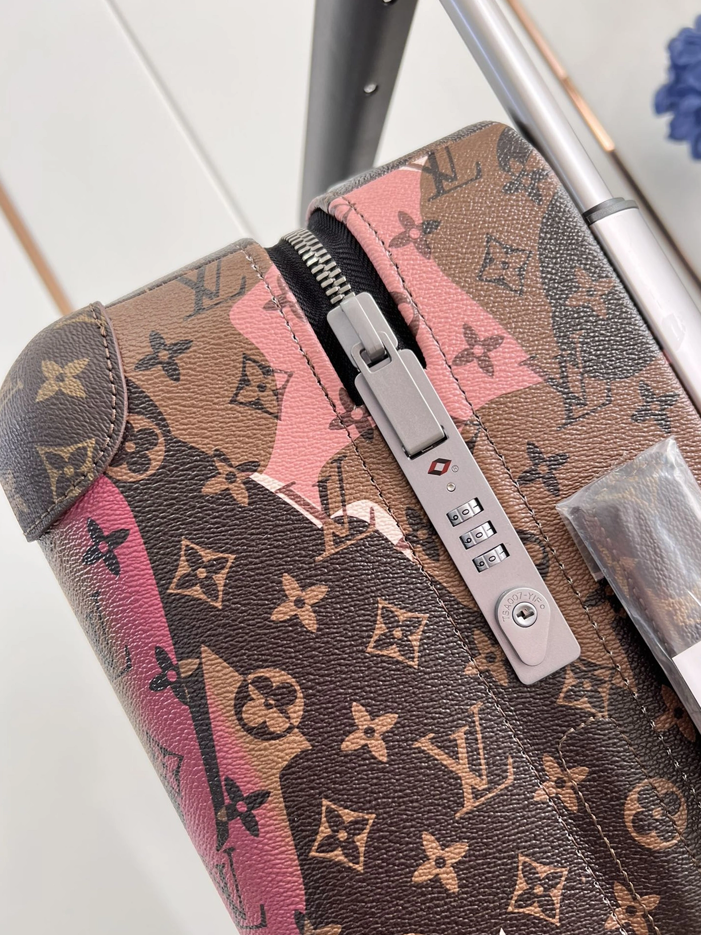 Bright 9121 Louis Vuitton Luggage