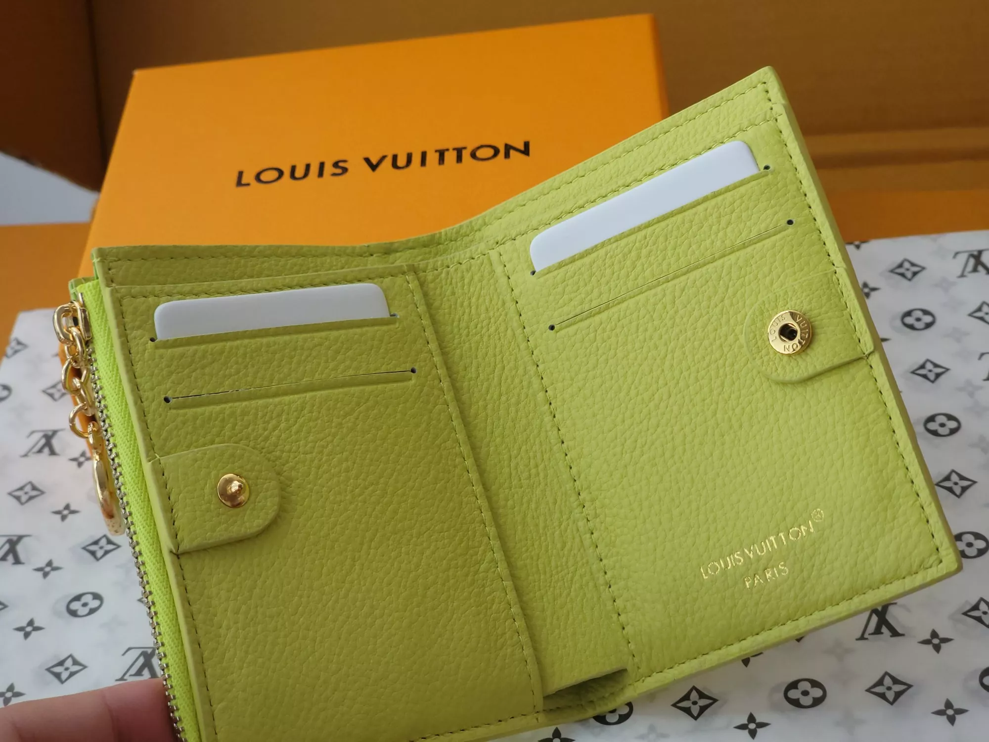 Bright 9182 Louis Vuitton AAA Quality Card Case