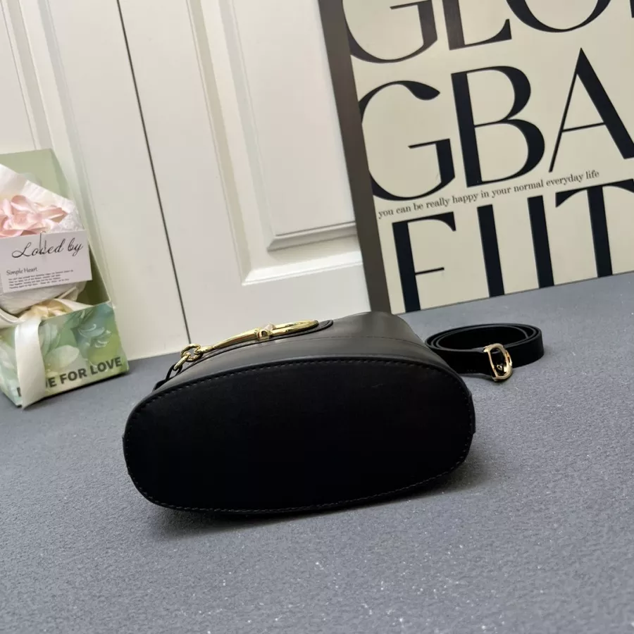 Bright 9323 Gucci AAA Quality Shoulder Bags For Women
