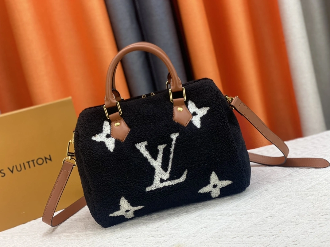 Bright 9511 Louis Vuitton AAA Quality Handbags For Women