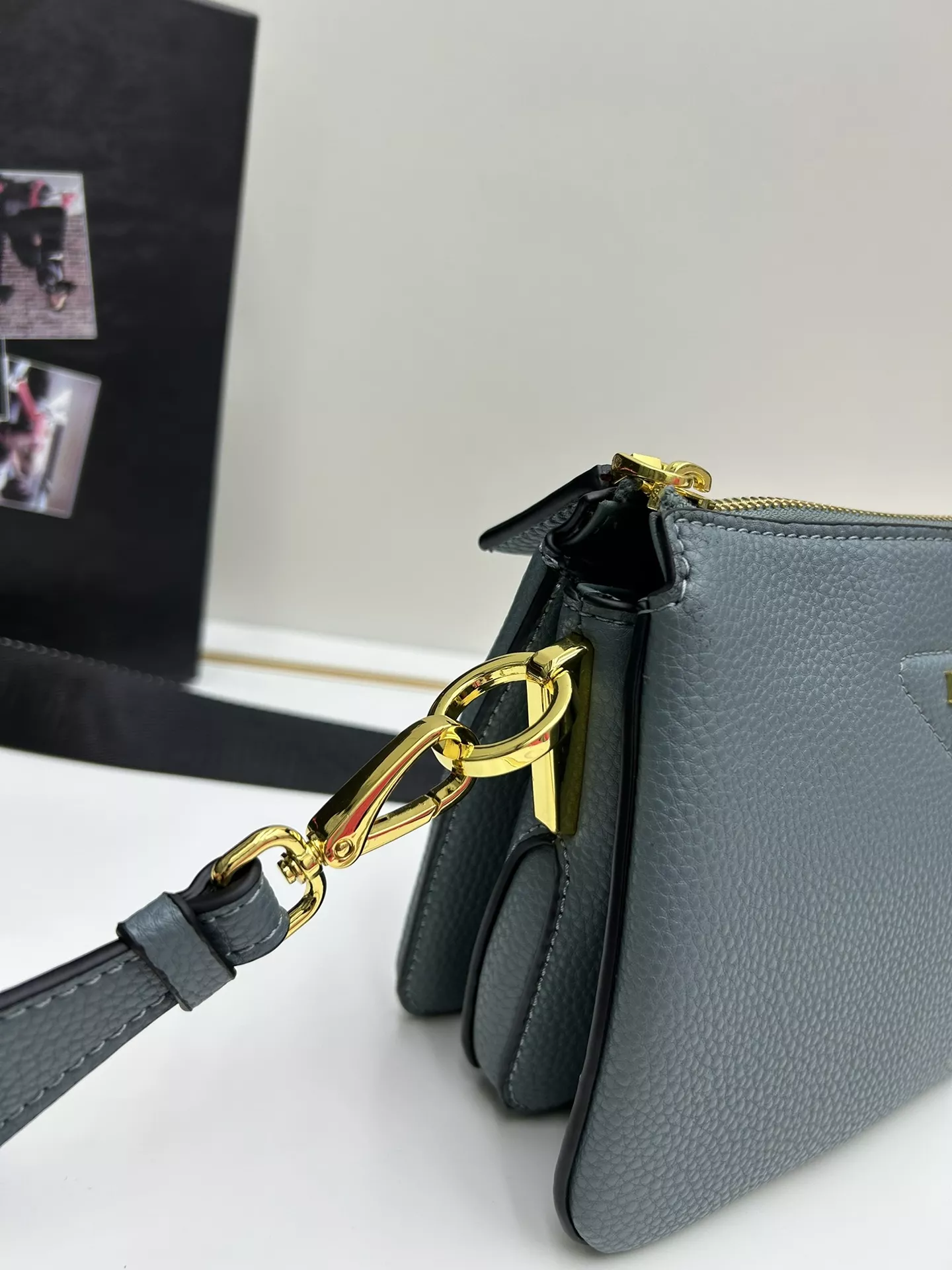 Bright 9513 Prada AAA Quality Messenger Bags For Women