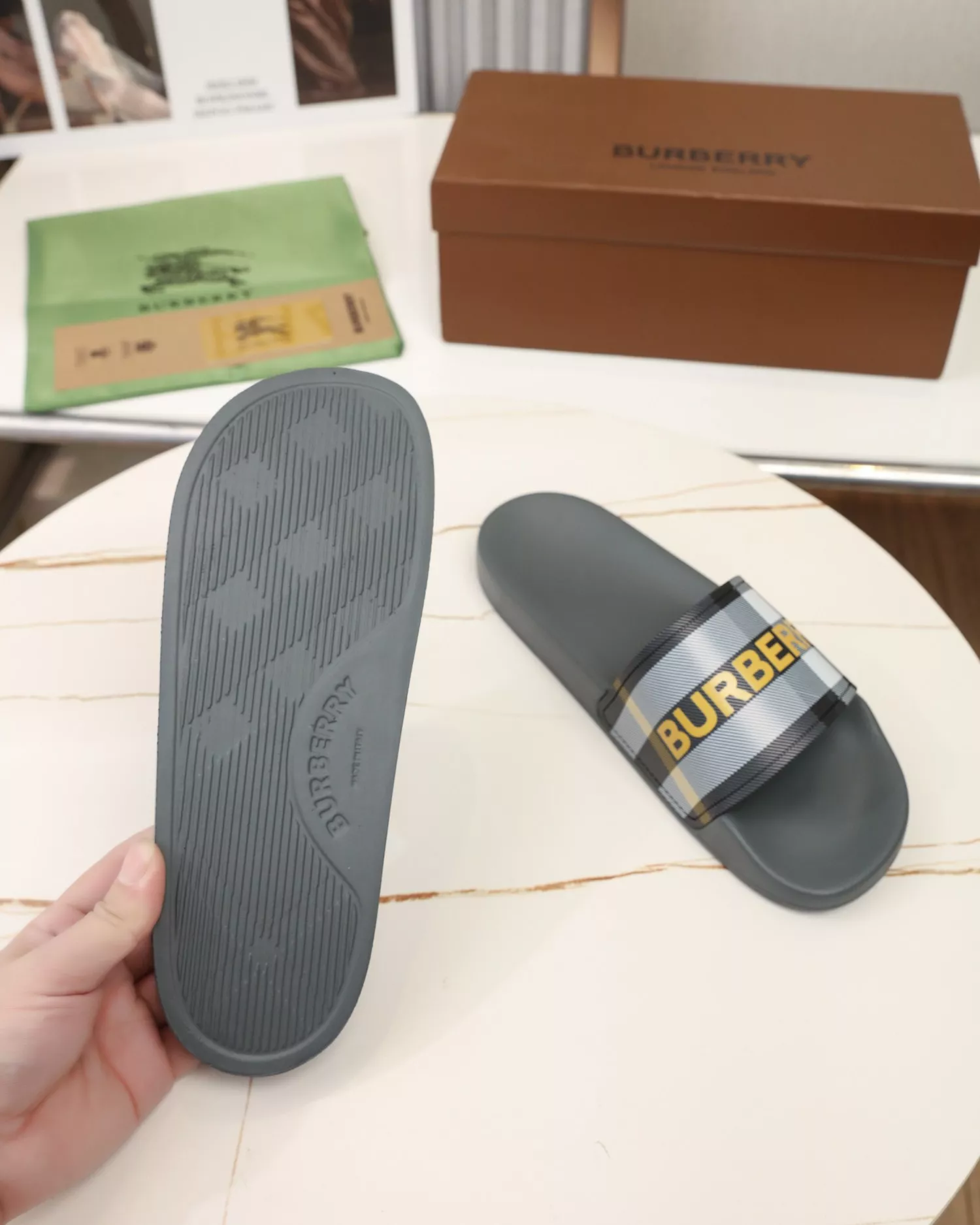 Bright 9527 Burberry Slippers For Men