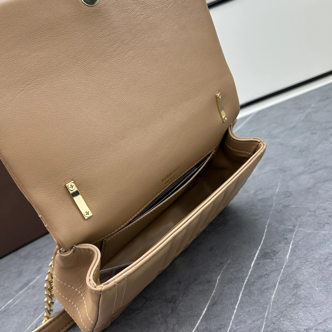 Bright 9718 Burberry AAA Quality Messenger Bags For Women