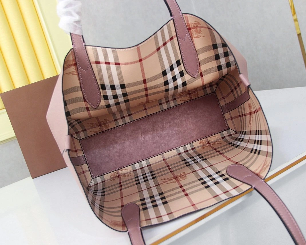 Burberry AAA Handbags For Women Reliable 833