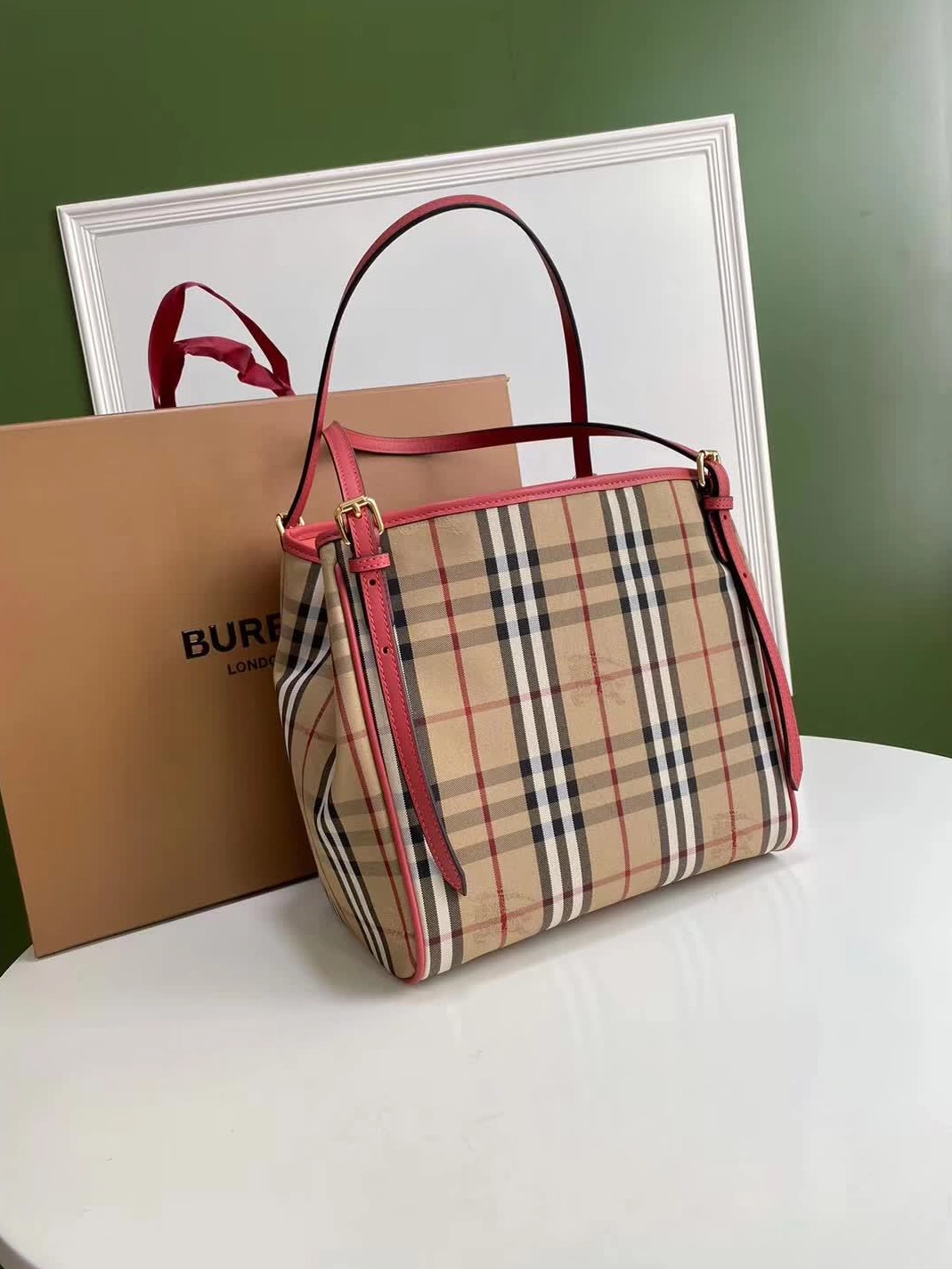 Burberry AAA Handbags For Women Sophisticated 2268