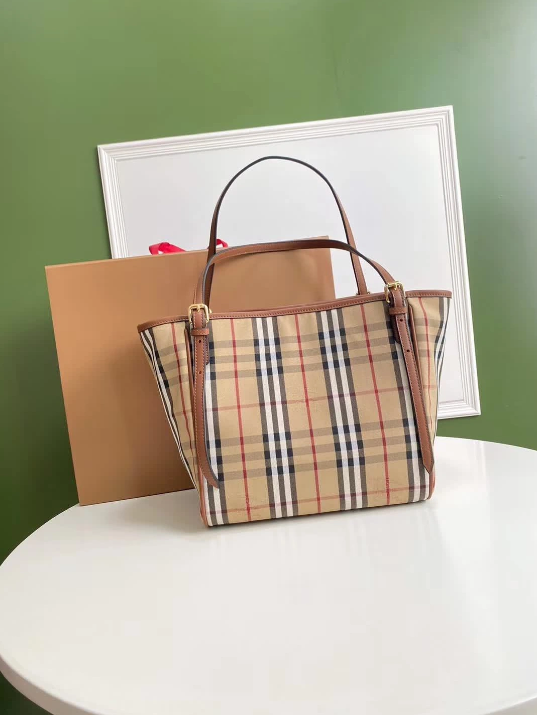 Burberry AAA Handbags For Women Trendy 7580