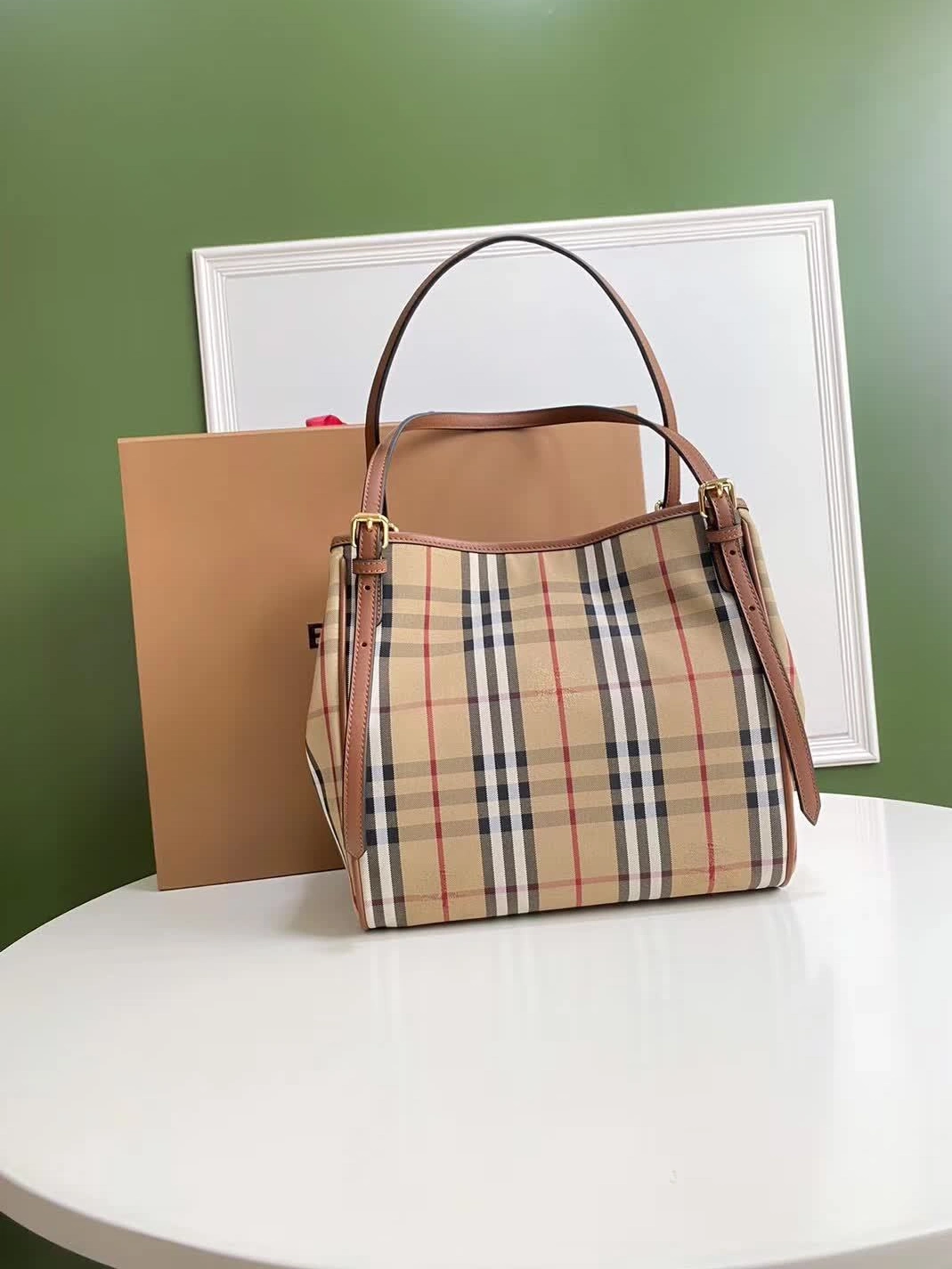 Burberry AAA Handbags For Women Trendy 7580