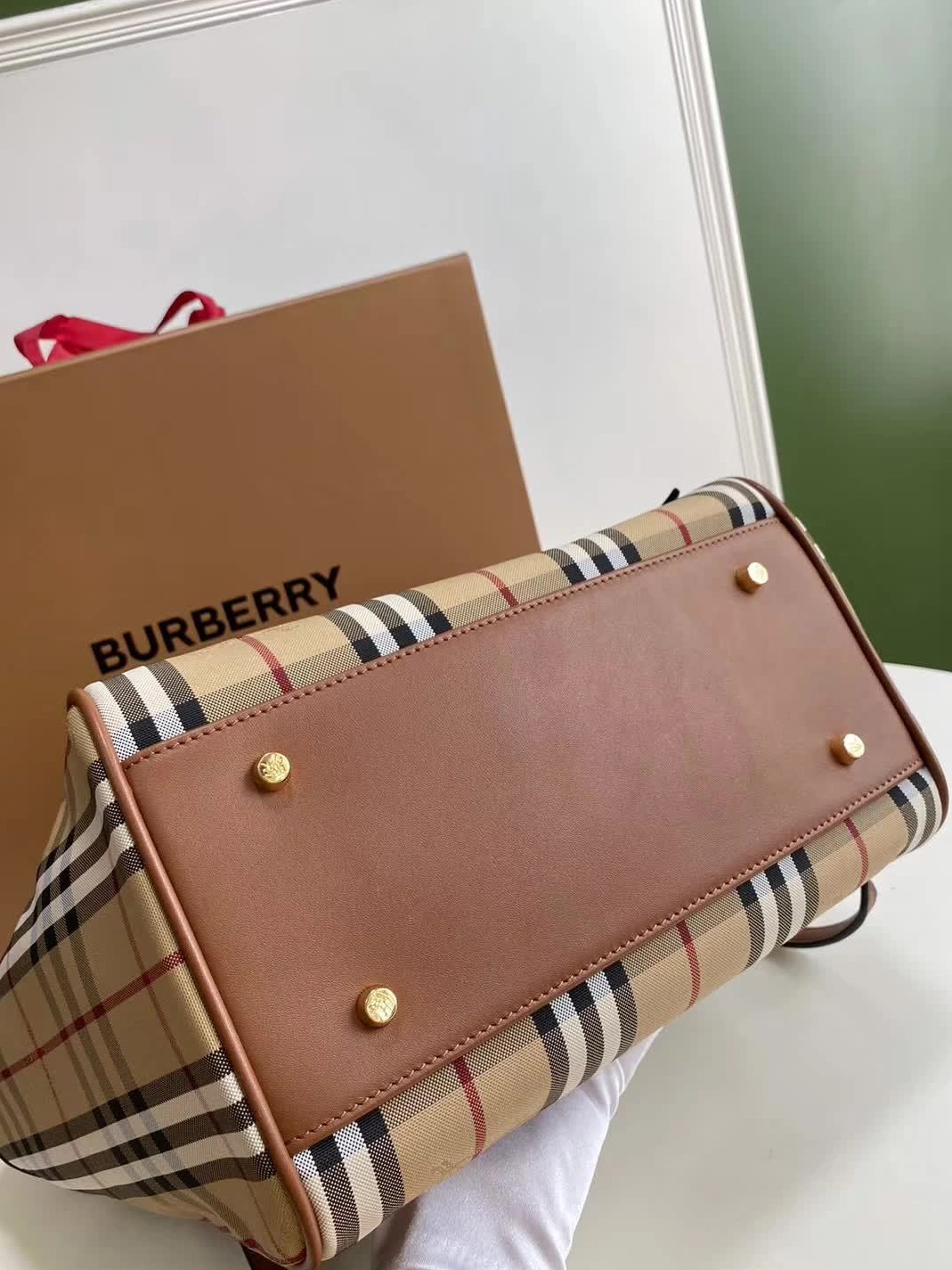 Burberry AAA Handbags For Women Trendy 7580
