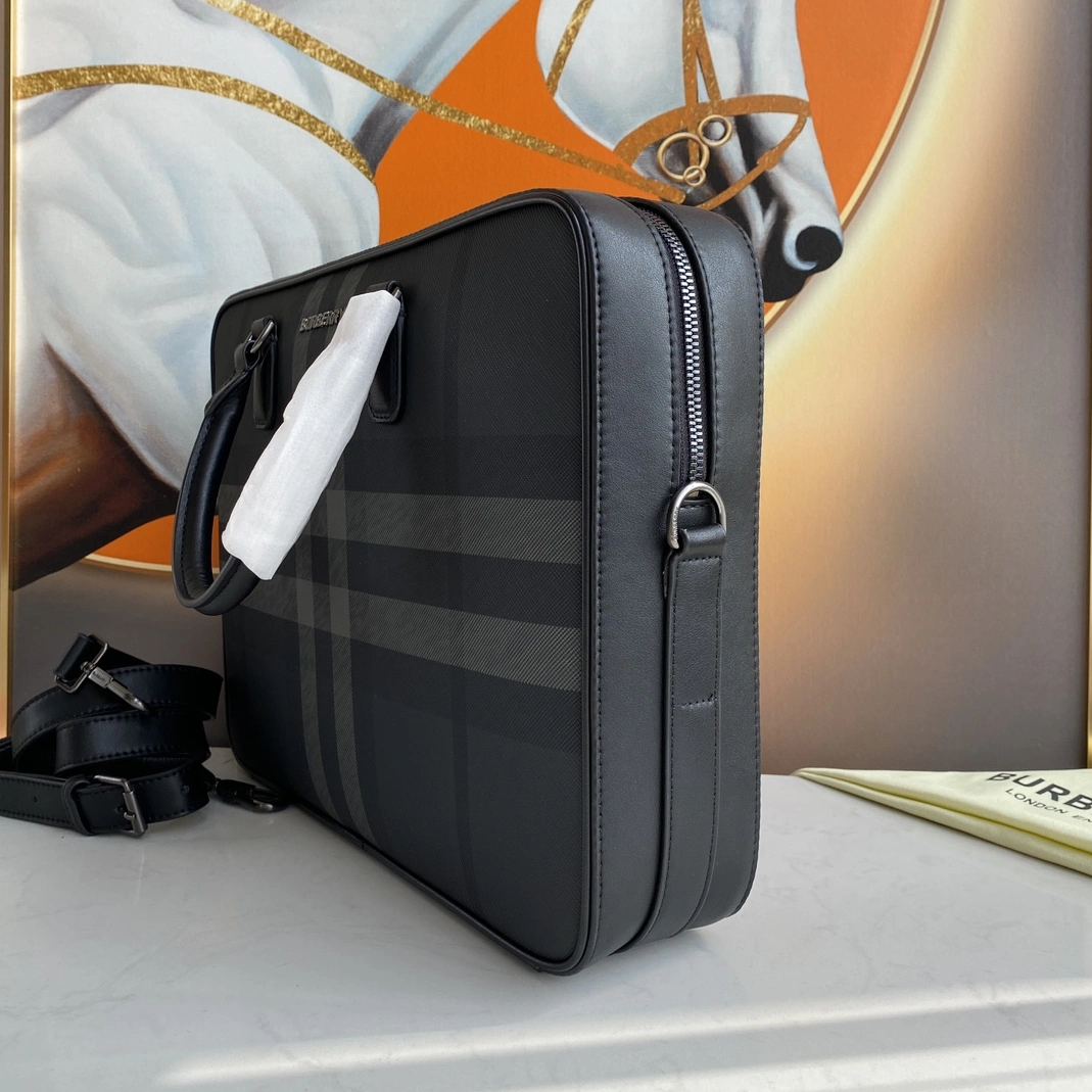 Burberry AAA Man Handbags Durable 3355