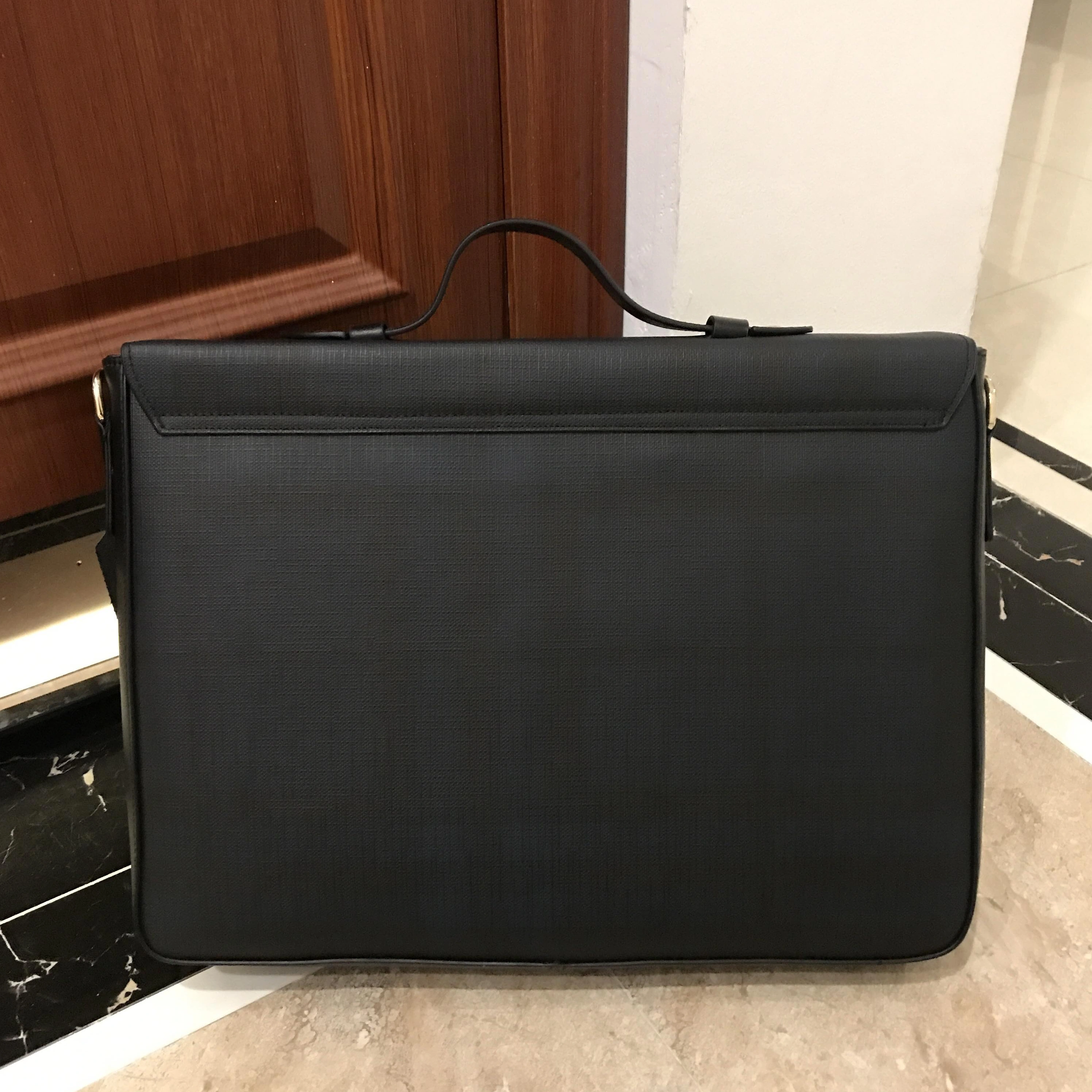Burberry AAA Man Handbags Efficient 7225