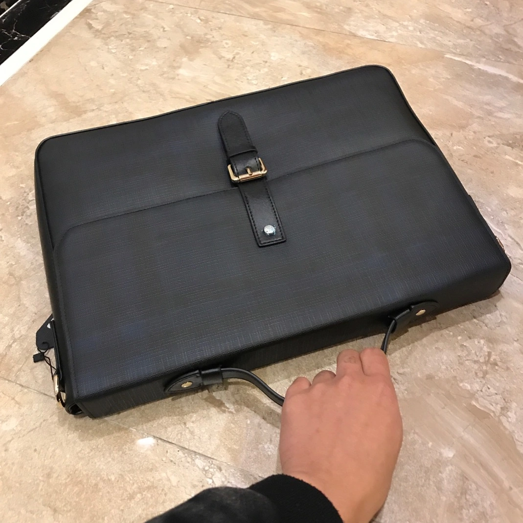 Burberry AAA Man Handbags Efficient 7225