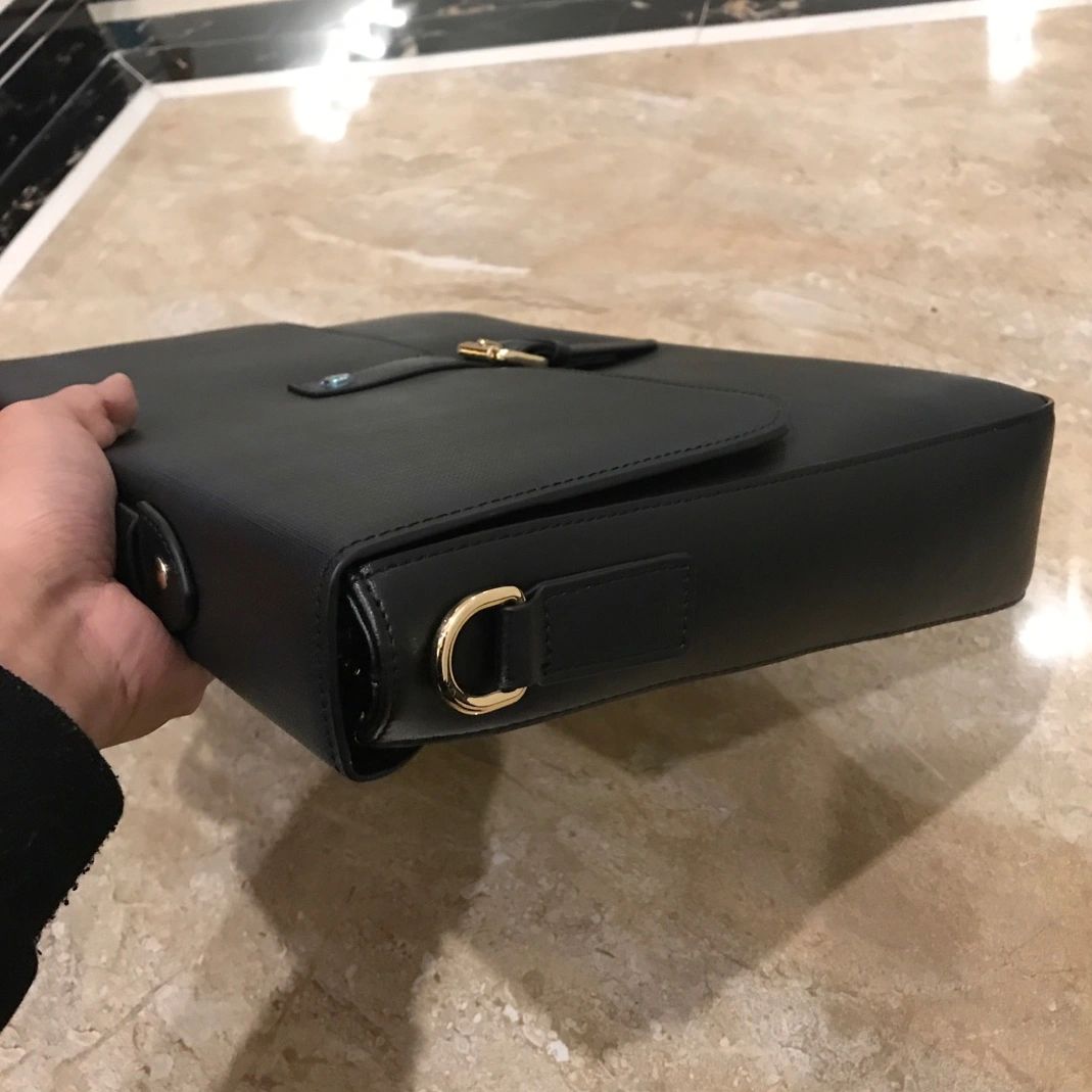 Burberry AAA Man Handbags Efficient 7225