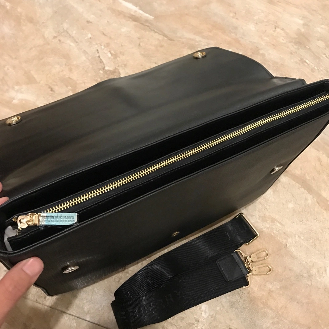 Burberry AAA Man Handbags Efficient 7225