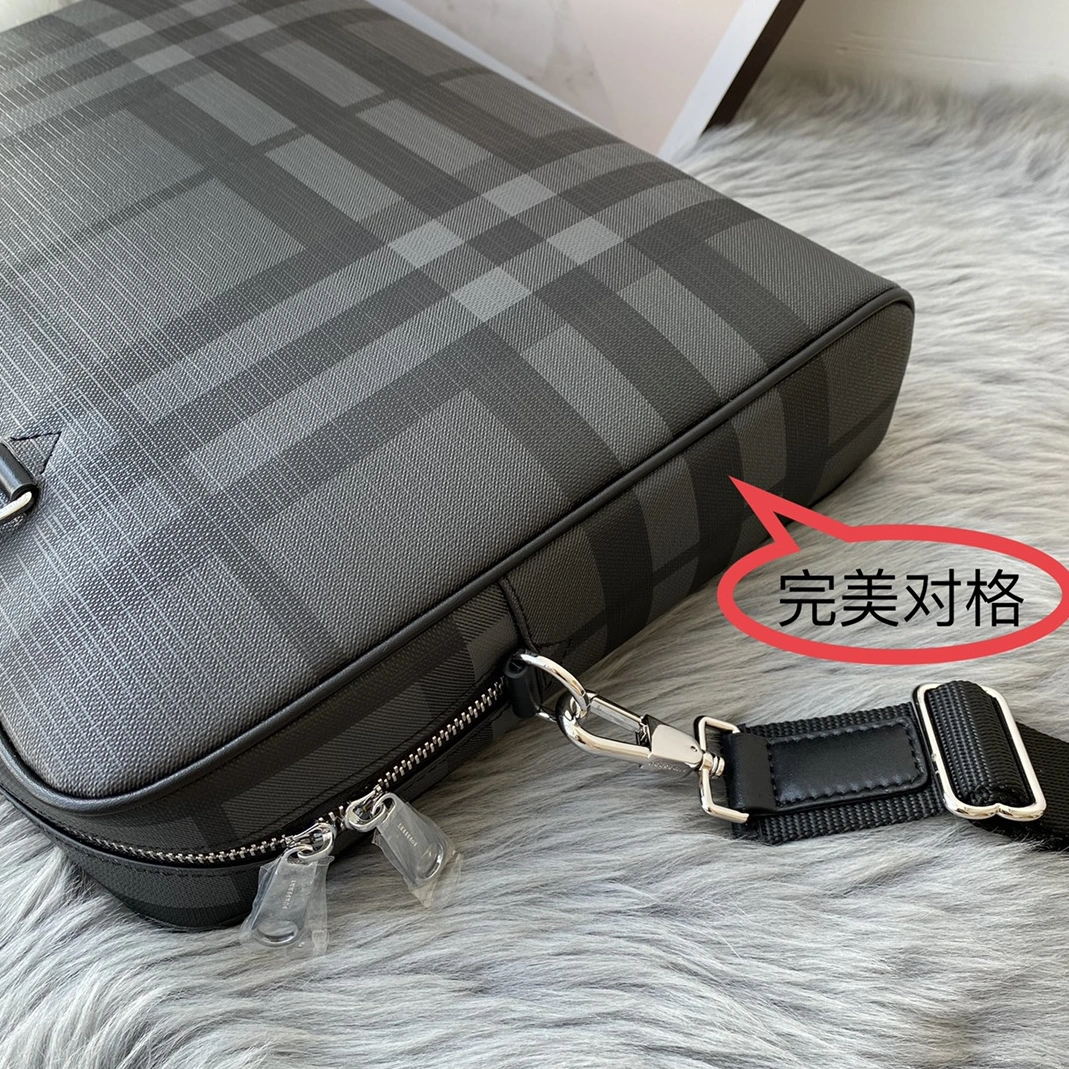 Burberry AAA Man Handbags GoodFit 6486