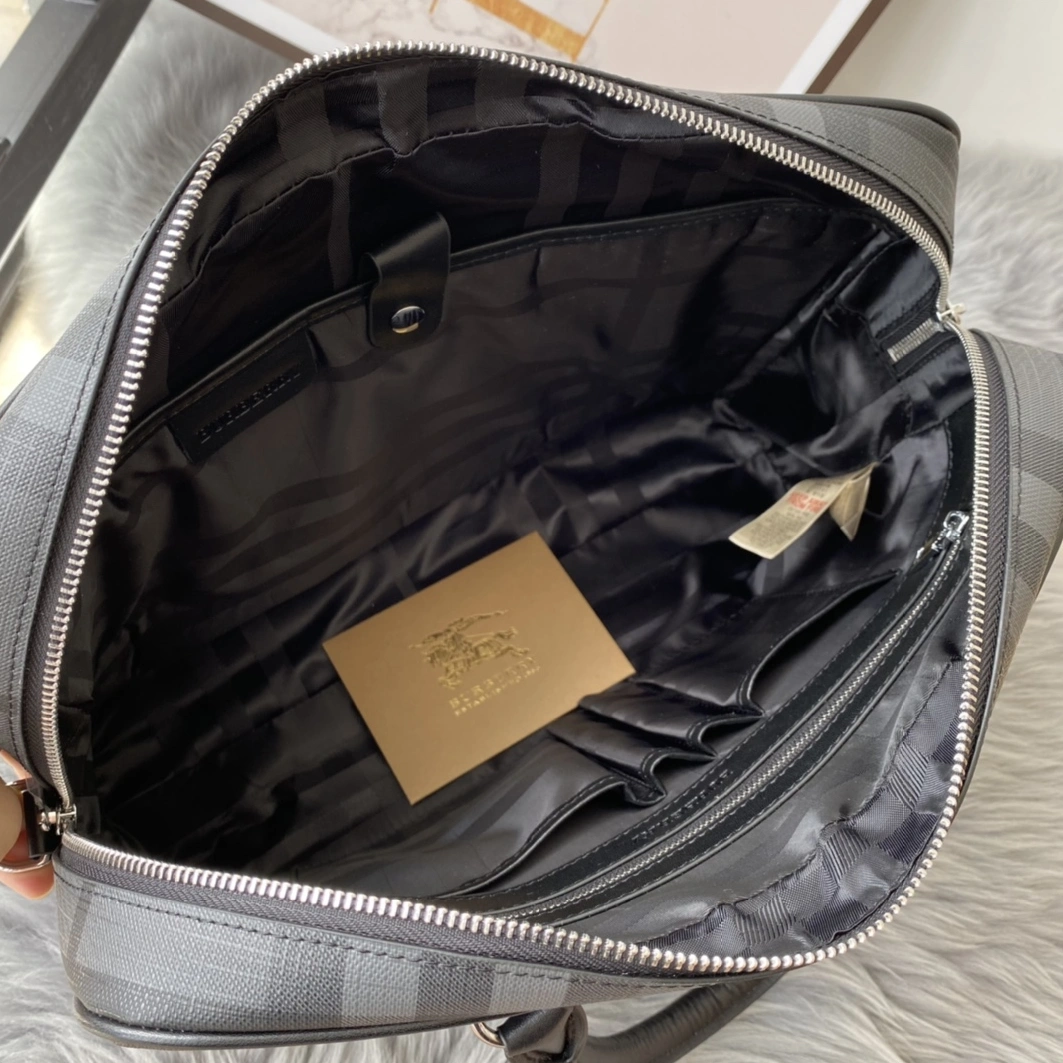 Burberry AAA Man Handbags GoodFit 6486