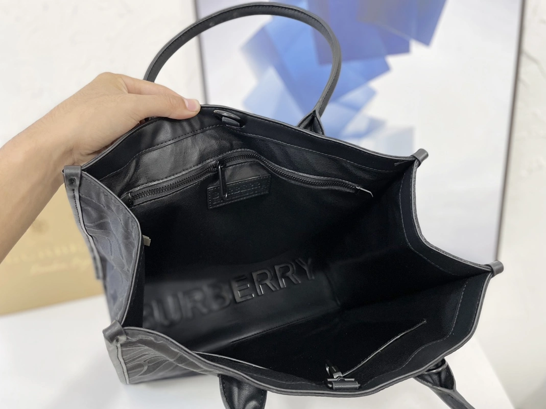 Burberry AAA Man Handbags Refined 3260
