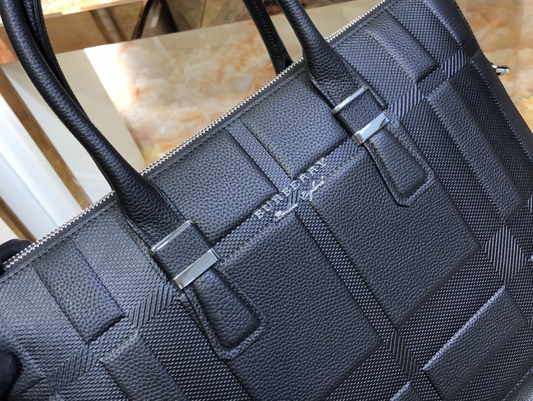 Burberry AAA Man Handbags Reliable 5373