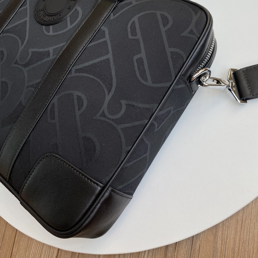 Burberry AAA Man Handbags SmartChoice 2958