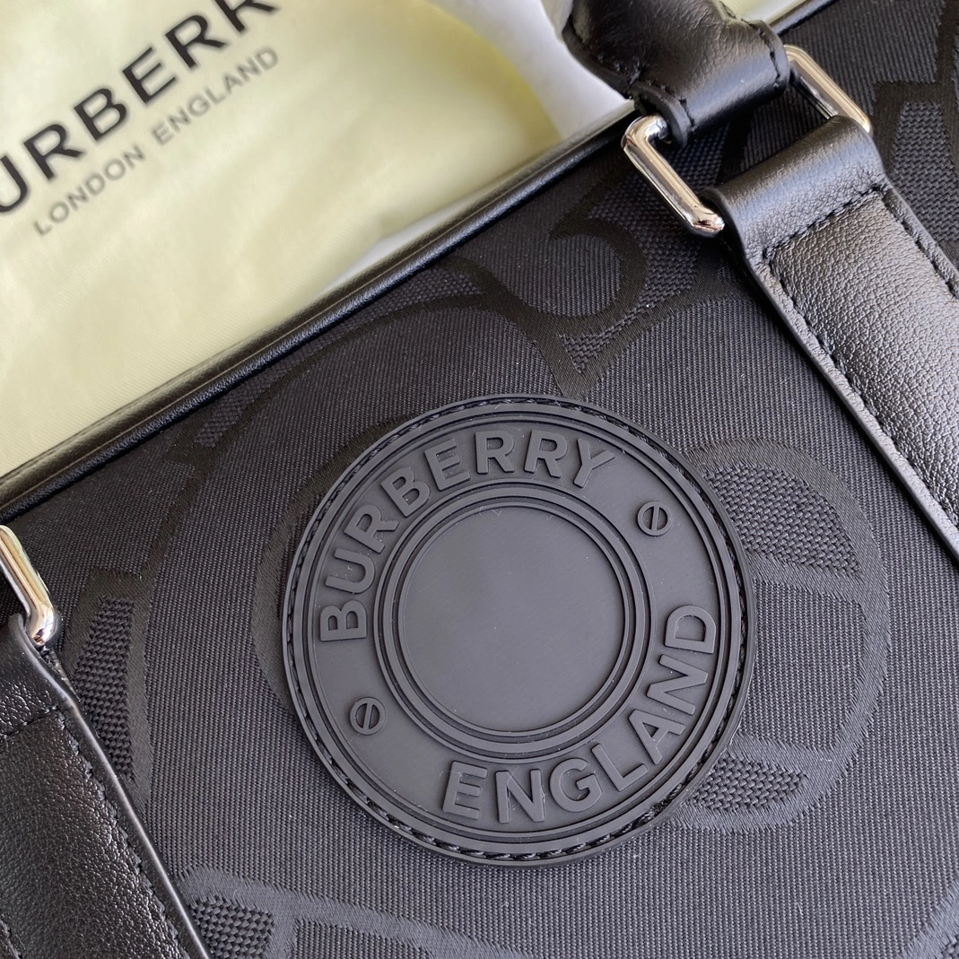 Burberry AAA Man Handbags SmartChoice 2958