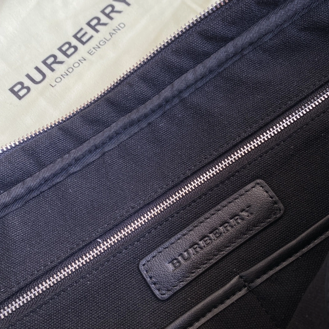Burberry AAA Man Handbags SmartChoice 2958