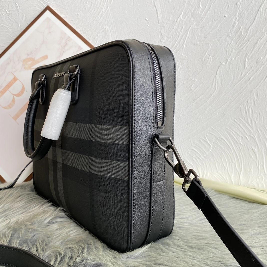 Burberry AAA Man Handbags SmartChoice 5512