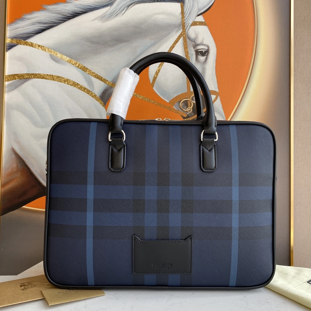 Burberry AAA Man Handbags Trendsetting 6799
