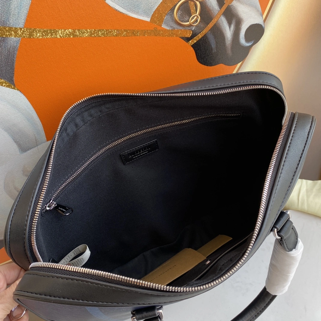Burberry AAA Man Handbags Trendsetting 6799