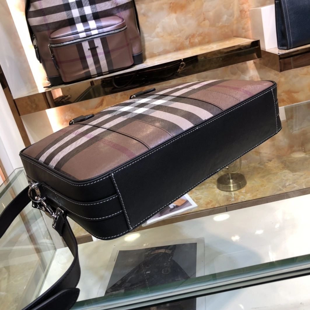 Burberry AAA Man Handbags Trendsetting 8244