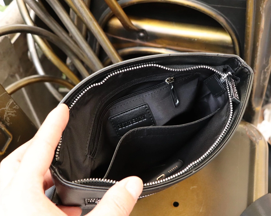 Burberry AAA Man Messenger Bags Breathable 6137