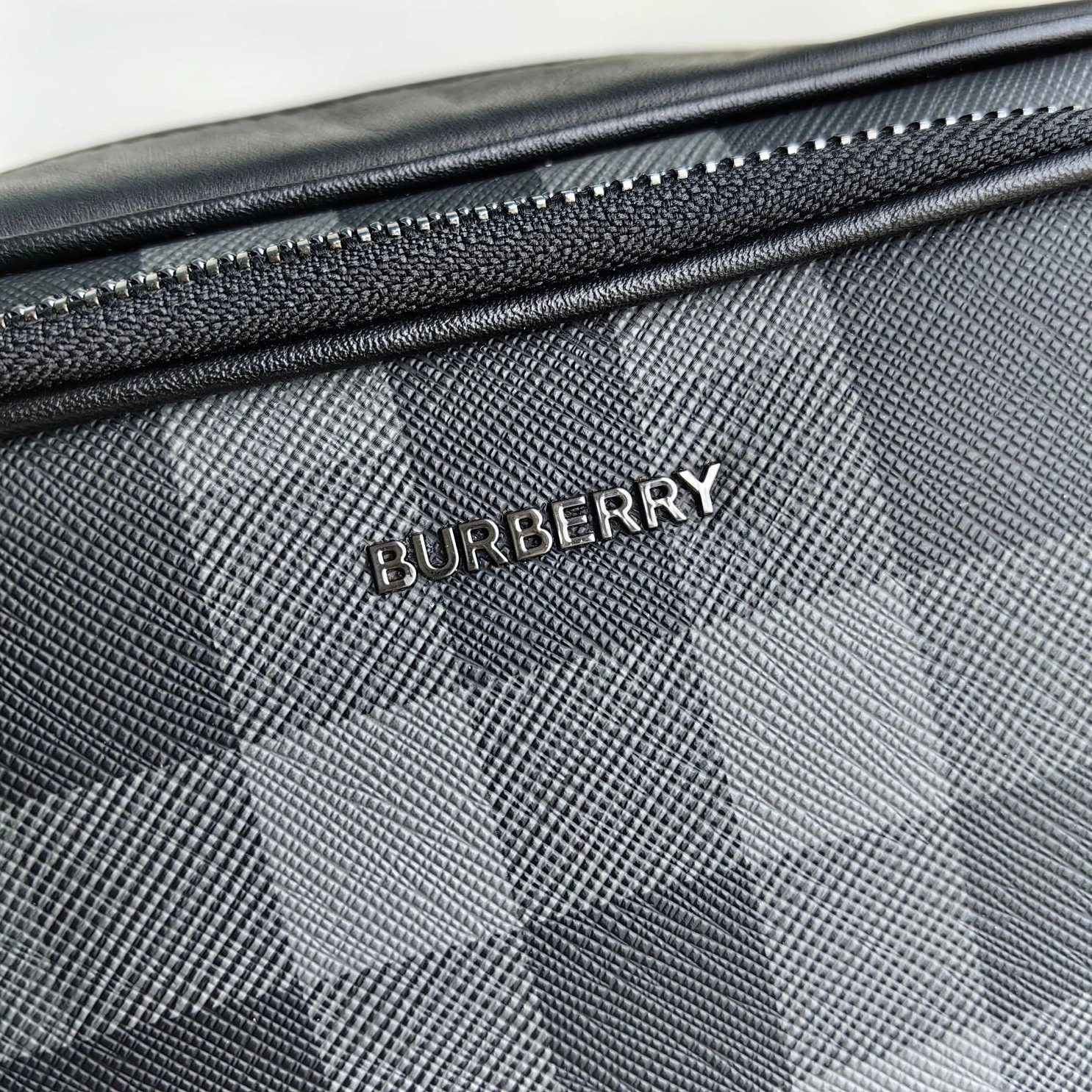 Burberry AAA Man Messenger Bags Classic 8392