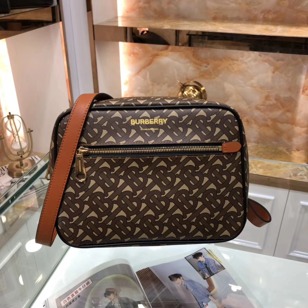 Burberry AAA Man Messenger Bags Cozy 2669