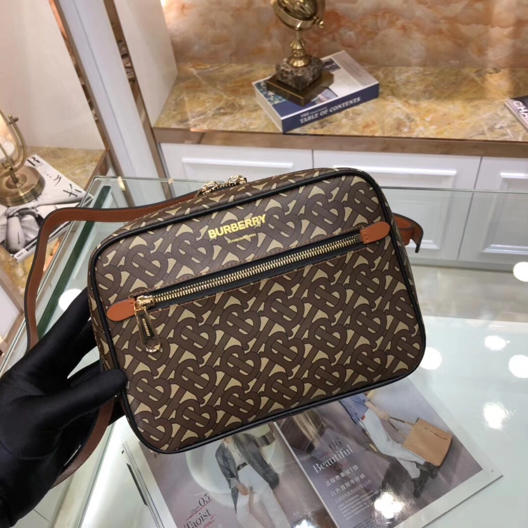 Burberry AAA Man Messenger Bags Cozy 2669