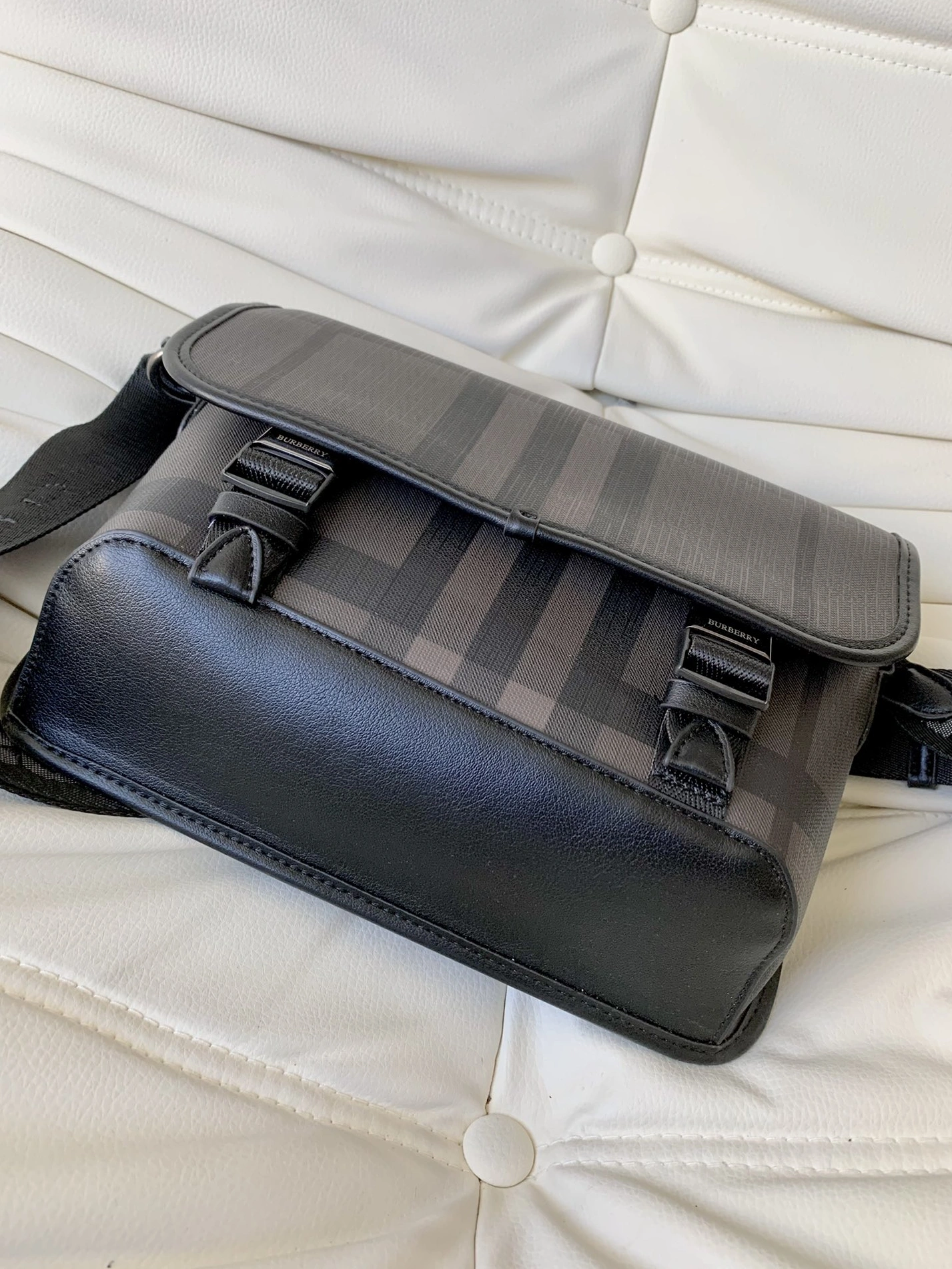 Burberry AAA Man Messenger Bags Durable 2606