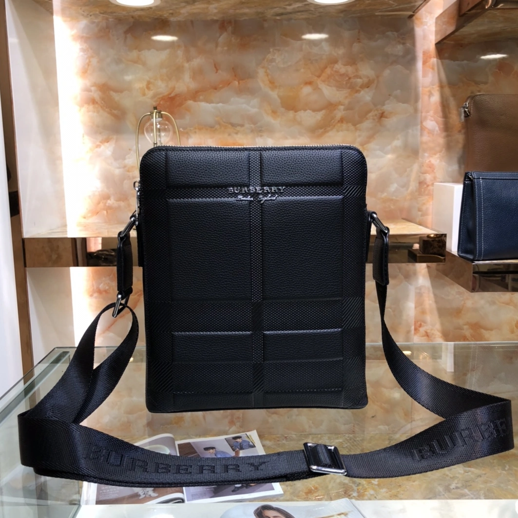 Burberry AAA Man Messenger Bags Durable 6327