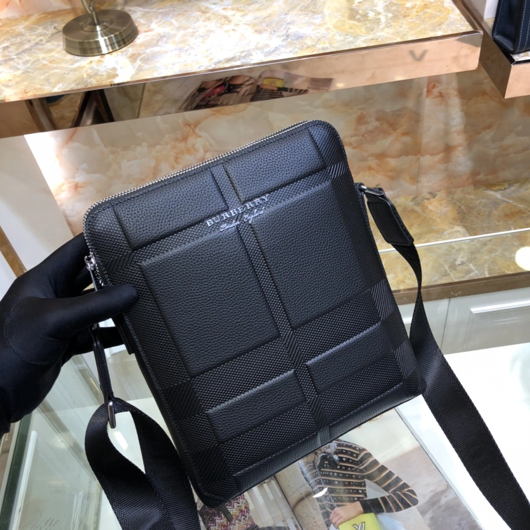 Burberry AAA Man Messenger Bags Durable 6327