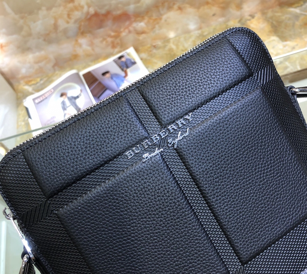 Burberry AAA Man Messenger Bags Durable 6327