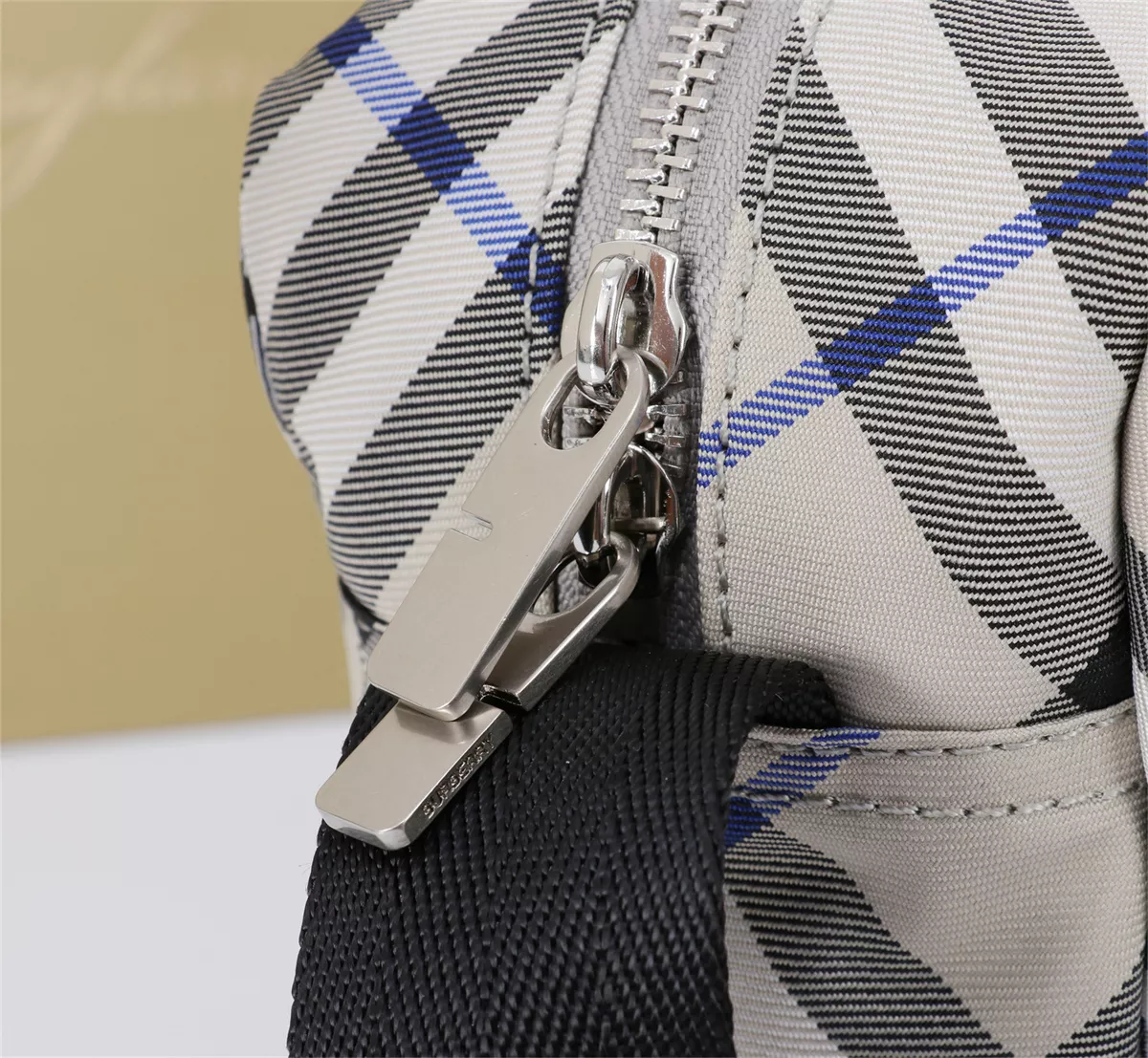 Burberry AAA Man Messenger Bags EasyMatch 2759