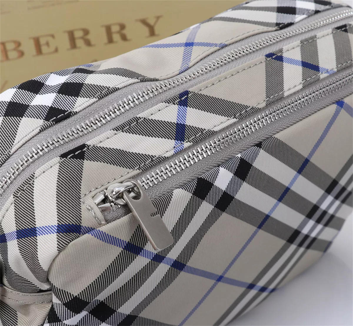 Burberry AAA Man Messenger Bags EasyMatch 2759