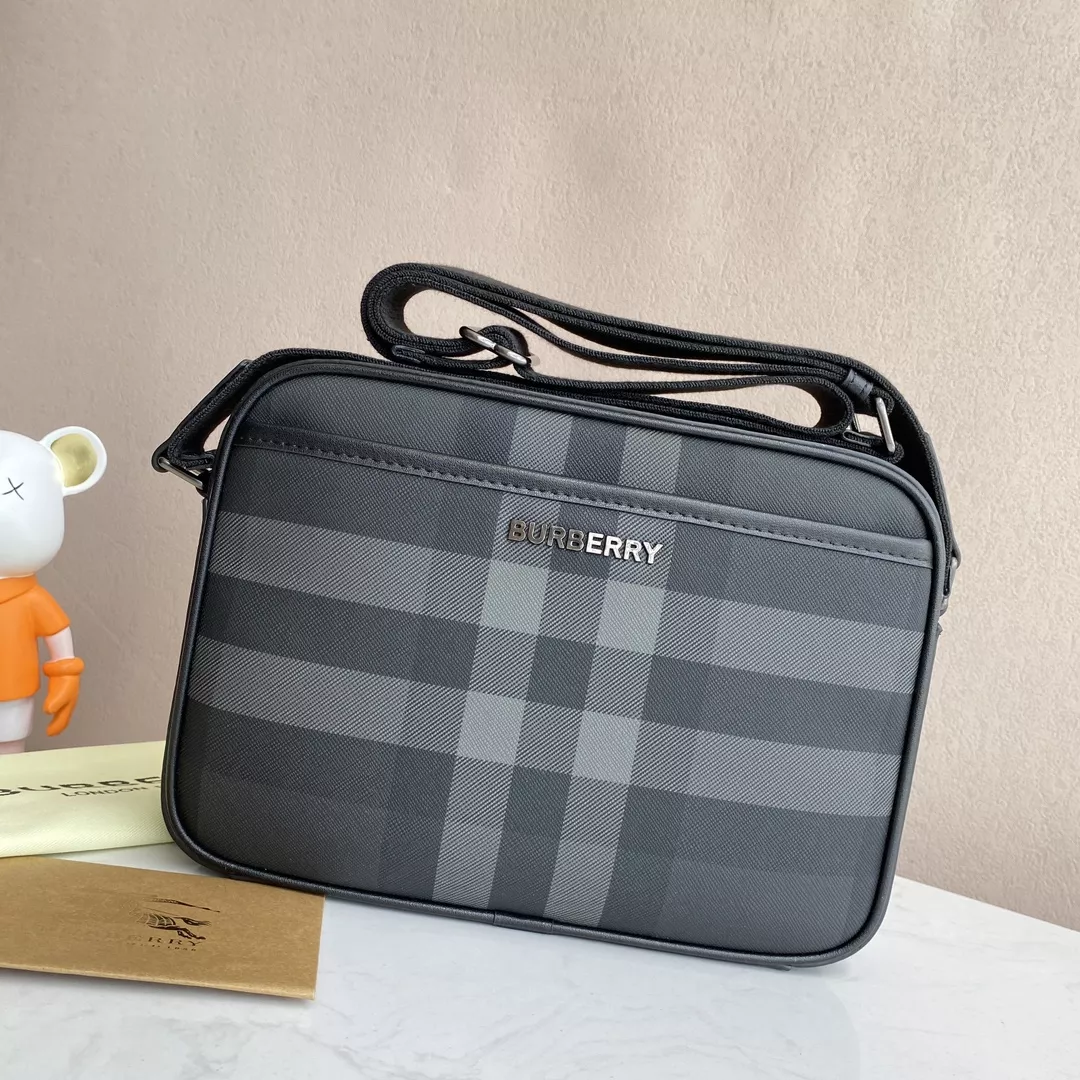 Burberry AAA Man Messenger Bags EasyMatch 3424