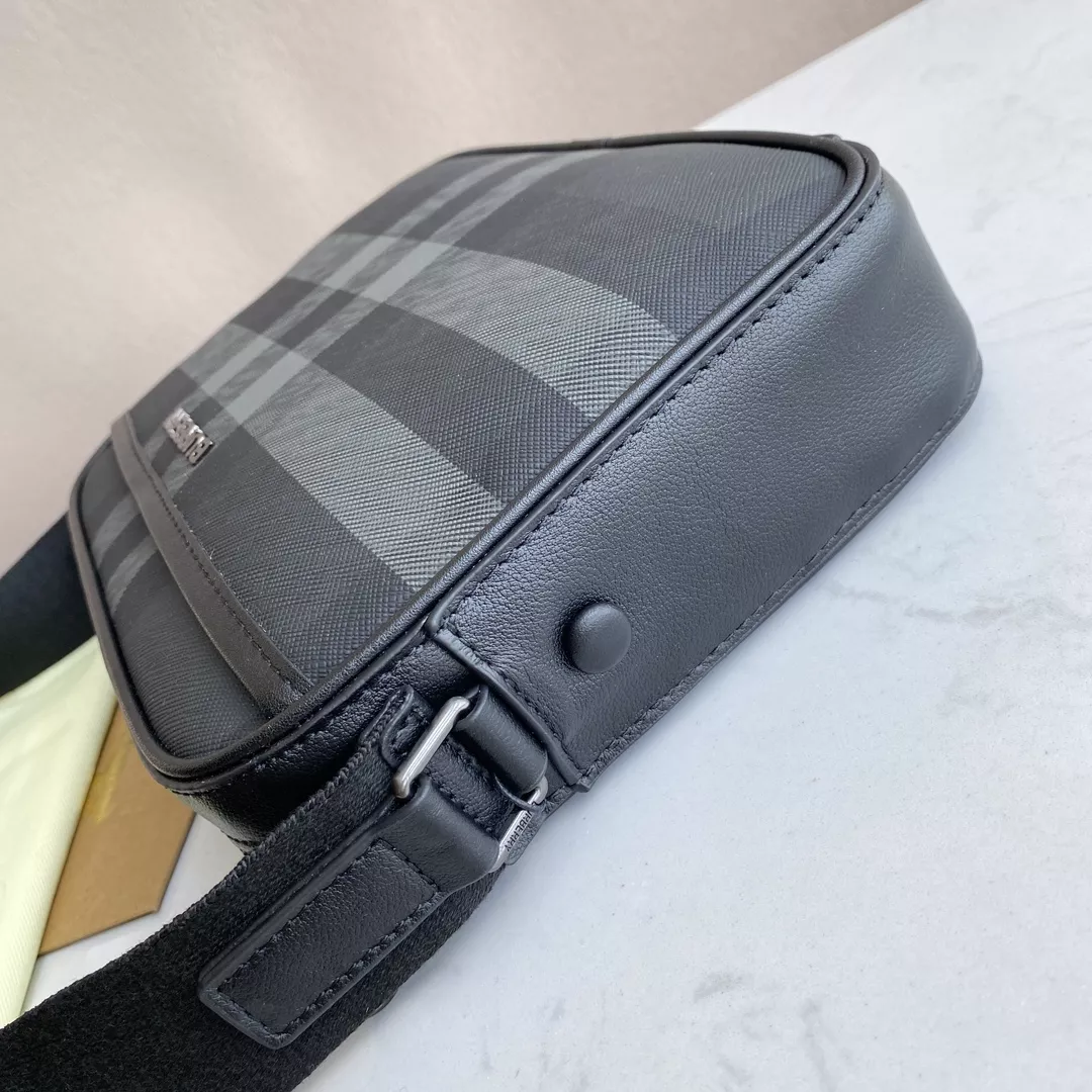 Burberry AAA Man Messenger Bags EasyMatch 3424