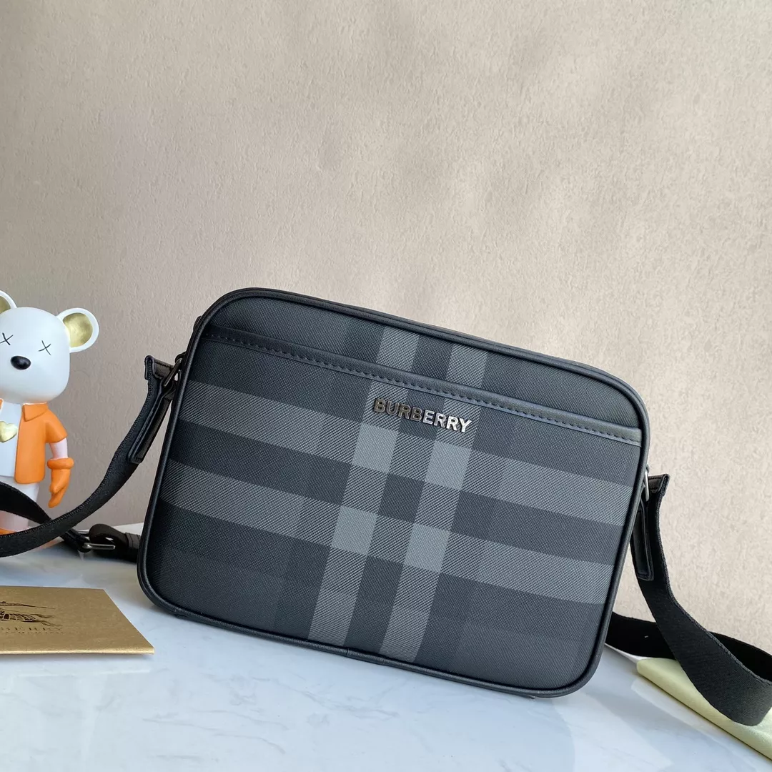 Burberry AAA Man Messenger Bags EasyMatch 3424