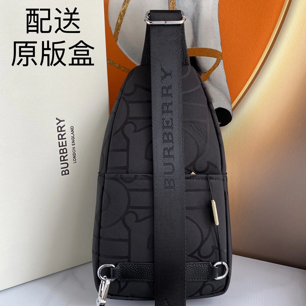 Burberry AAA Man Messenger Bags Fashionable 1851