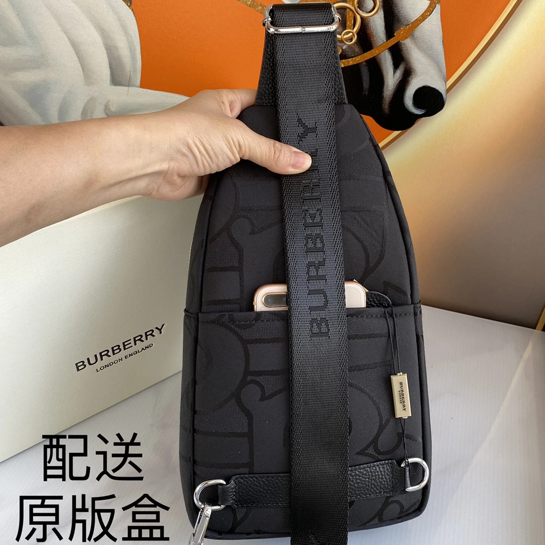Burberry AAA Man Messenger Bags Fashionable 1851